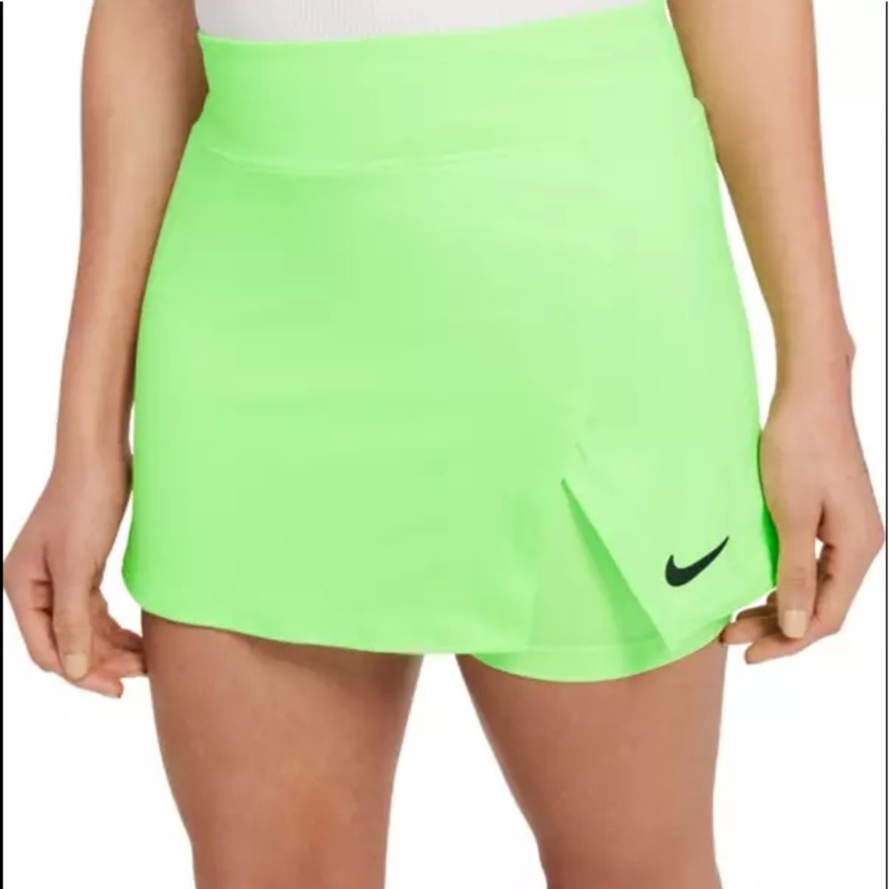 Nike Women's NikeCourt Victory Tennis Skort